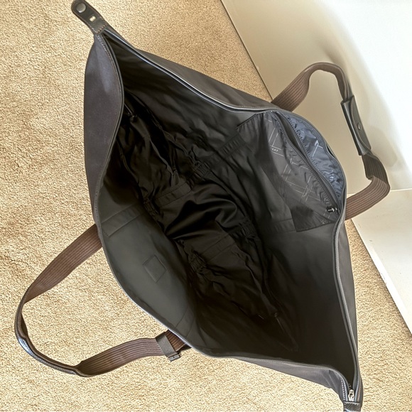 Longchamp Large Travel Bag. NWOT - Picture 5 of 7